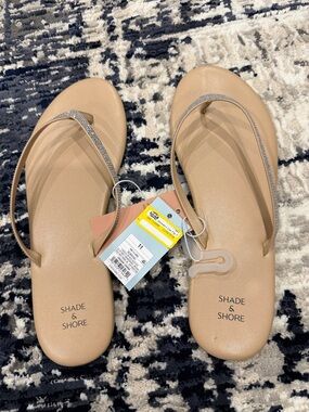 Shade & Shore Beige Tan Sparkle-Strap Flip Flop Sandals